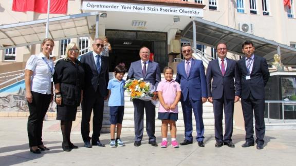 Valimiz Sayın Amir ÇİÇEK İlçemiz Şehit Ahmet Benler İlkokulunu Ziyaret Etti.