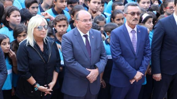 Valimiz Sayın Amir ÇİÇEK, Şehit Nedip Cengiz Eker İmam Hatip Ortaokulu ve Şehit Mehmet Çetin Ortaokulu´nu ziyaret etti.