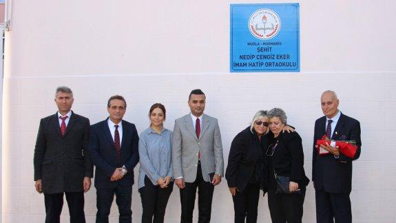 15 Temmuz Demokrasi Şehidimiz Nedip Cengiz Eker´in Muhterem Ailesi Şehit Nedip Cengiz Eker Imam Hatip Ortaokulunu ziyaret ettiler.