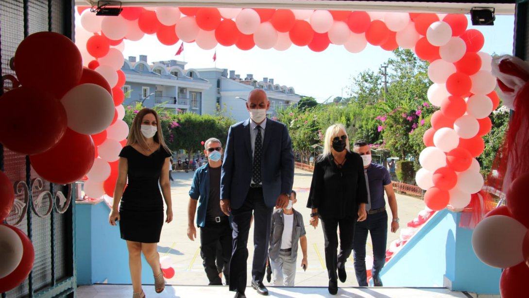 Yüz yüze eğitim için ilk zilin çaldığı 21 Eylül'de, Kaymakamımız Sayın Ertuğ Şevket AKSOY, Şehit Ahmet Benler İlkokulunu ziyaret etti.