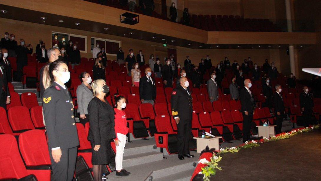 Cumhuriyetimizin Kurucusu Büyük Önder Gazi Mustafa Kemal Atatürk, ebediyete irtihalinin 82. yıldönümünde, Armutalan Kültür Merkezi'nde hazırlanan 10 Kasım Atatürk'ü Anma Programıyla anıldı.