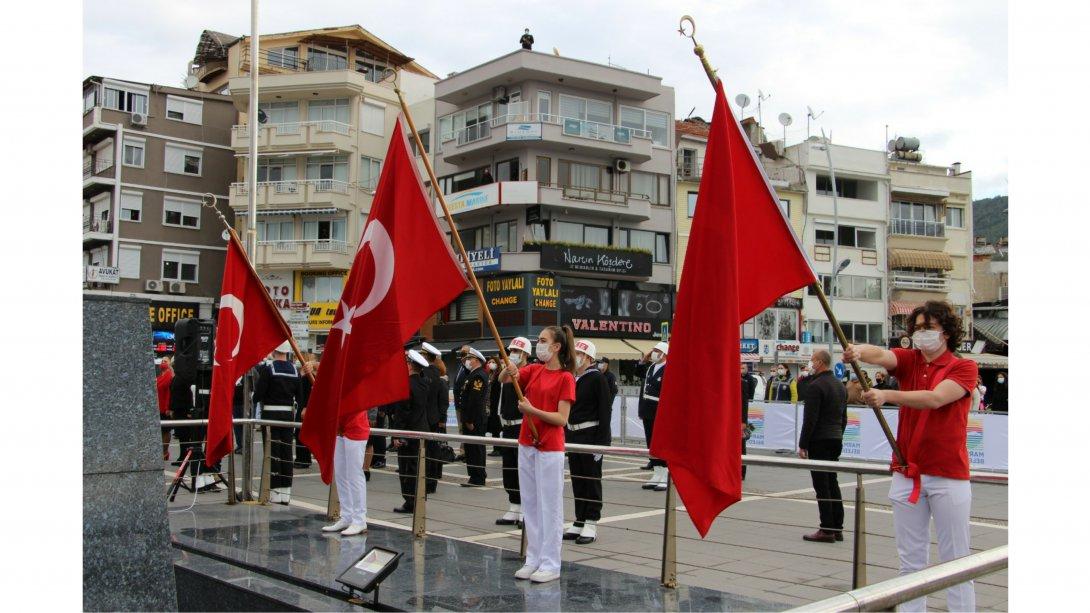 18 Mart Çanakkale Zaferi ve Şehitleri Anma Günü'nün 106. Yıldönümü Anma  Programı, Atatürk Anıtı'nda gerçekleştirilen Çelenk Sunma Töreni ile büyük bir coşkuyla başladı.