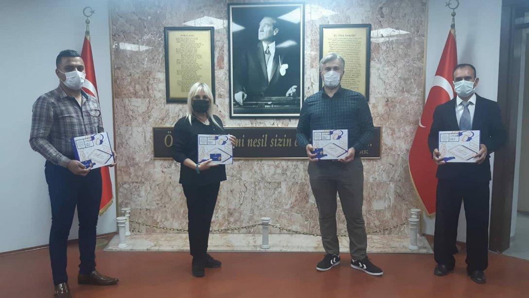 19 Mayıs Atatürk'ü Anma, Gençlik ve Spor Bayramı etkinlikleri kapsamında, tablet bilgisayarlar, öğrencilerimize iletilmek üzere, Okul Müdürlerimize teslim edildi.