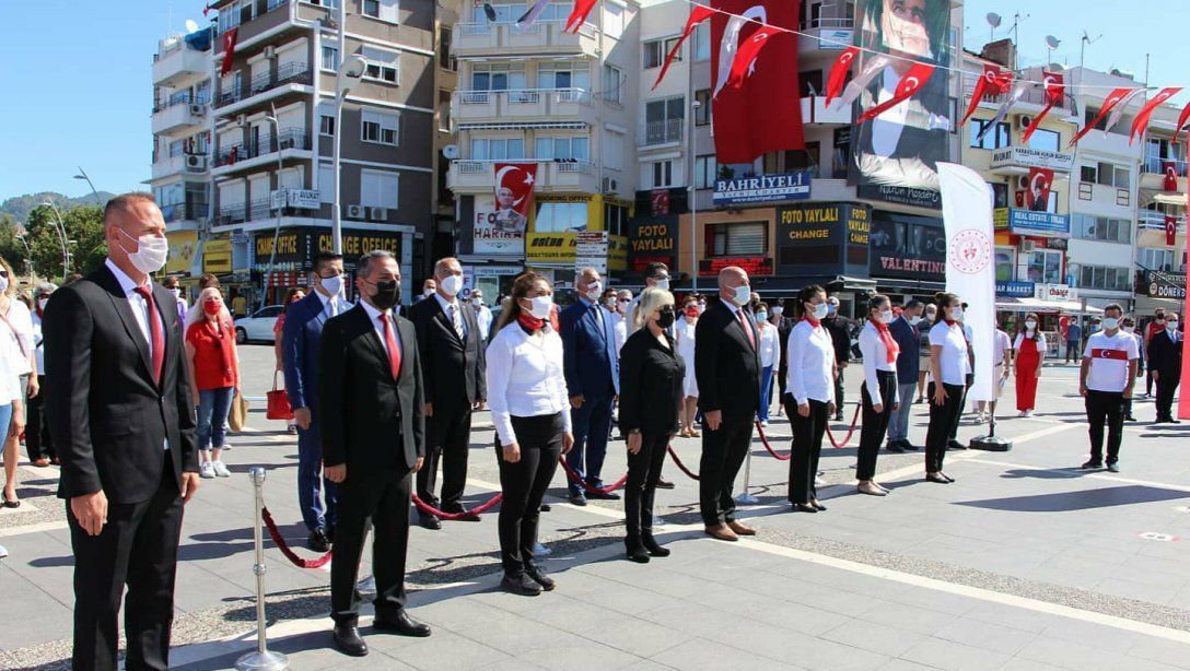 19 Mayıs Atatürk'ü Anma Gençlik ve Spor Bayramı'nın 102.Yıl Dönümü Kutlamaları, İlçemiz bünyesinde, Atatürk Anıtı'nda gerçekleştirilen Çelenk Sunma Töreni ile başladı.
