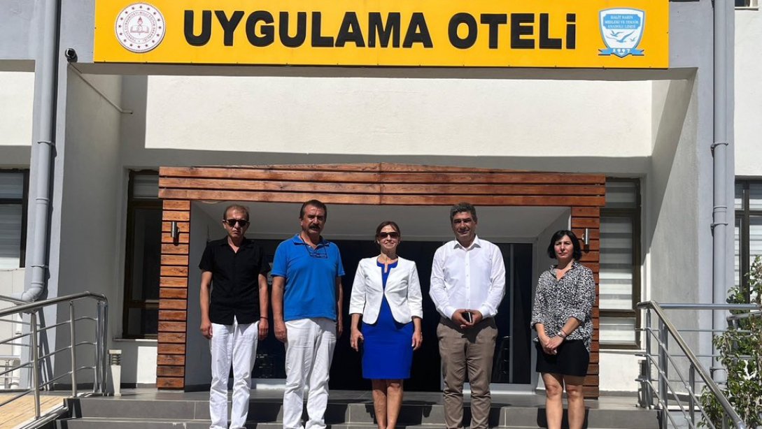 İlçe Milli Eğitim Müdürümüz Sayın Serap AKSEL, İçmeler Halit Narin Mesleki ve Teknik Anadolu Lisesi ve Uygulama Otelini ziyaret etti.