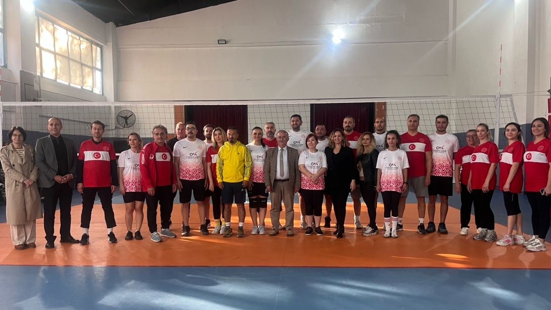 Maarifin Yöneticileri Sporda Buluşuyor Voleybol Müsabakasında Centilmenlik ve Takım Ruhu Hakimdi