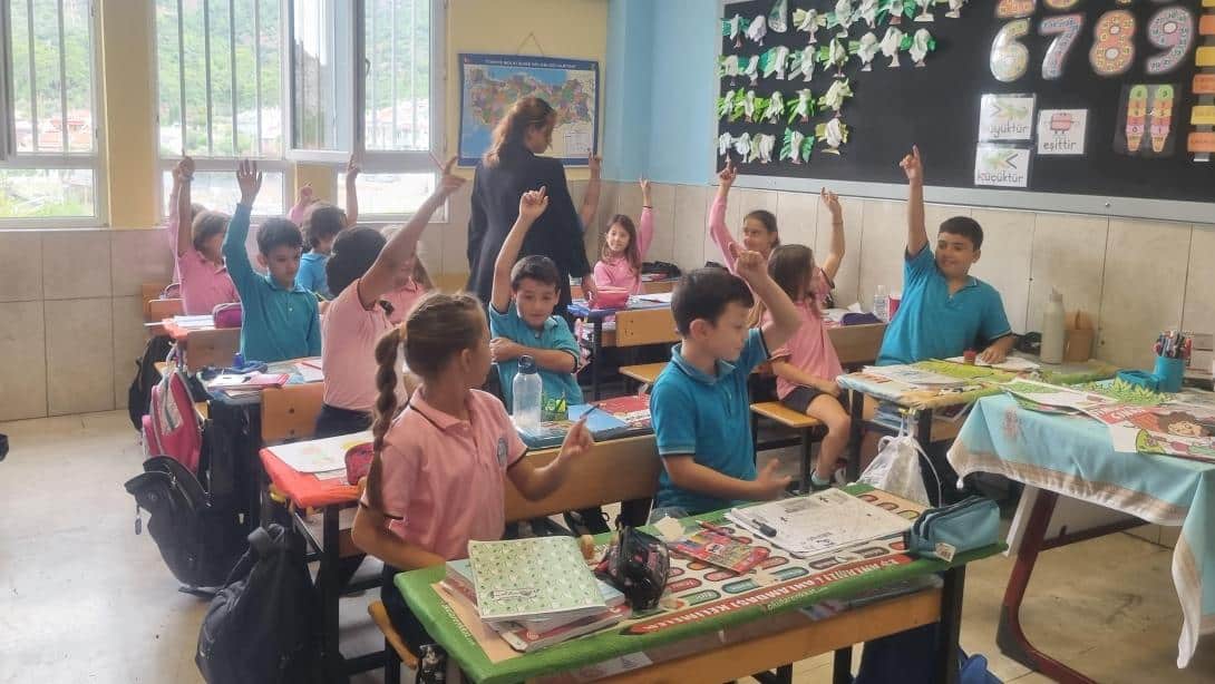 İlçe Milli Eğitim Müdürü Sayın Serap AKSEL, Şehit Nedip Cengiz Eker İlkokulunu ziyaret etti. 